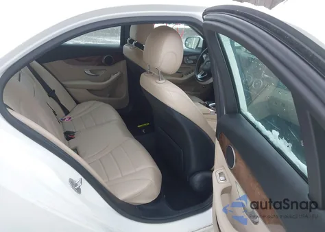 2015 Mercedes-Benz C 300 4Matic из США, поврежденный, VIN 55SWF4KB4FU008853